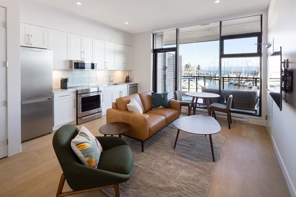 Regional District of Nanaimo Apartment | Suite 107 - One-Bedroom Oceanview Queen Suite