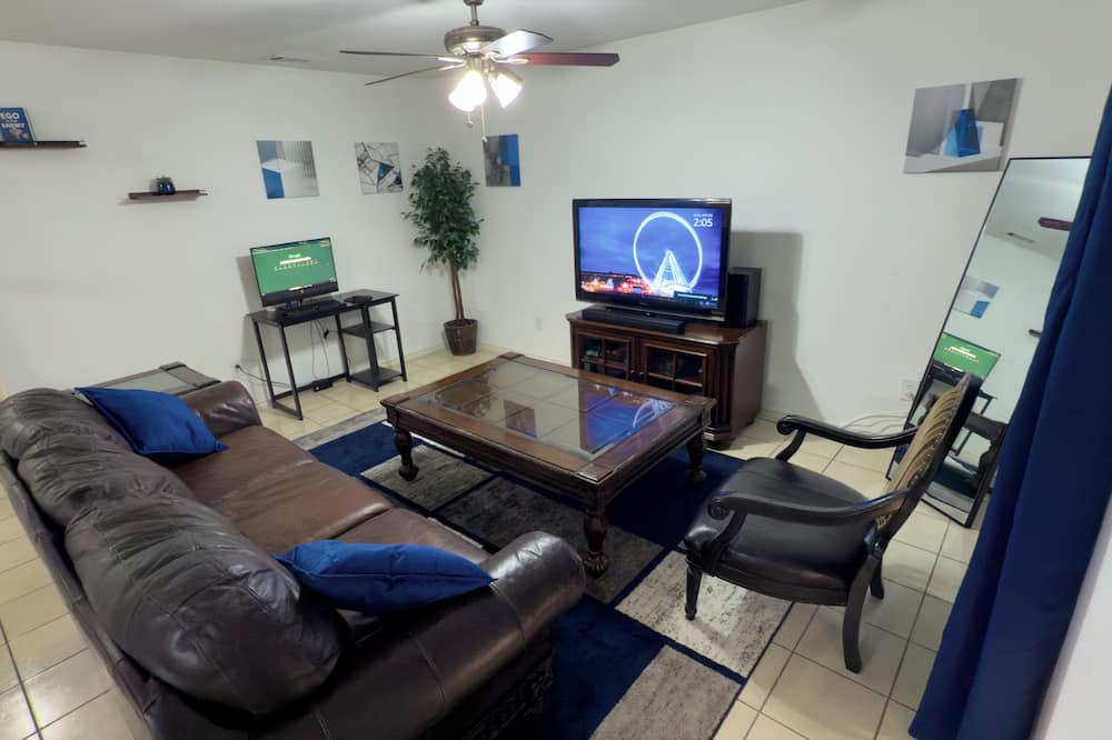 McAllen Apartment | Work or Relax/Convention center