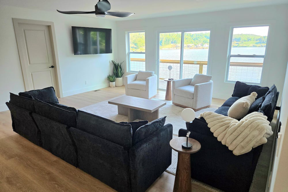 Alexander City House | Overlook Oasis on Martin