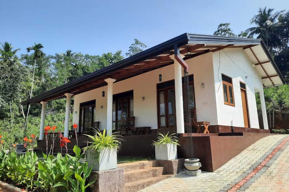 Boossa House | Charming country house with WiFi and AC in enchanting Galle