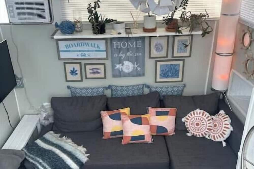 Fells Point Boat Rental | Tiny House on the Water