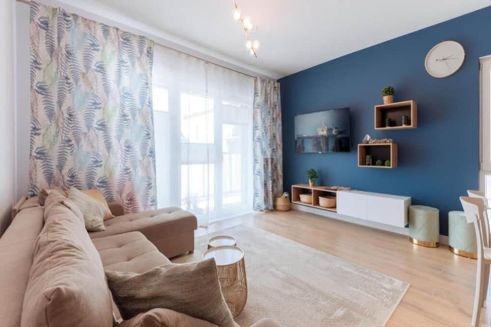 Pogorzelica Apartment | Cozy Coastal Retreat: Blue Sea in Pogorzelica