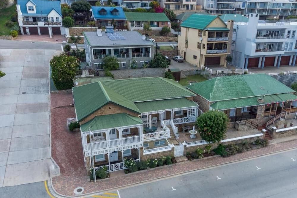 Linkside House | Historic Coastal Gem – 3BR, WiFi, Walk to Lighthouse, Museums & Eateries