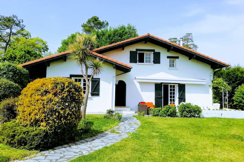 Anglet House | Family home sleeps 7 swimming pool large enclosed garden 2 beautiful terraces