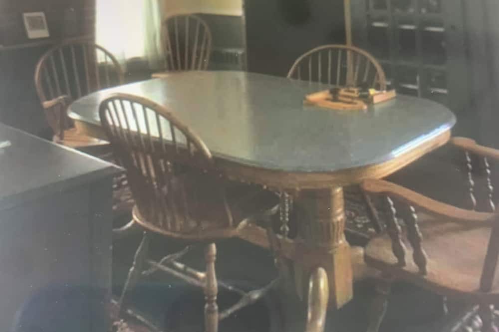 Williamsport House | Spacious 4-bedroom house with AC, WiFi in charming Williamsport sleeps 10
