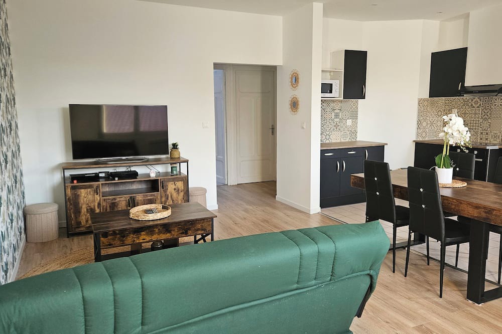 Le Boulou Apartment | Bohemian apartment in the center of town