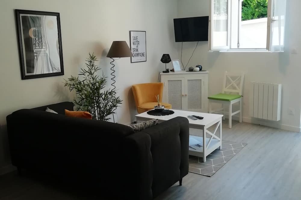 Bezu-le-Guery Apartment | Pleasant studio close to vineyards, fields and woods, very well situated for touring.