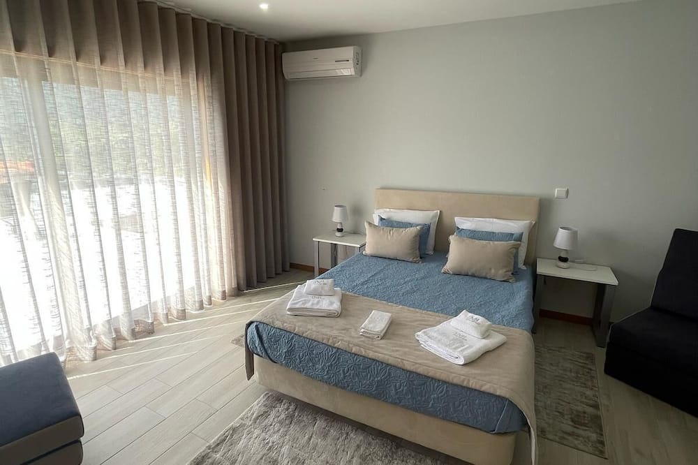 Cabanas de Baixo Apartment | Spacious 6-bedroom hotel suites with AC, WiFi in charming Torre de Moncorvo