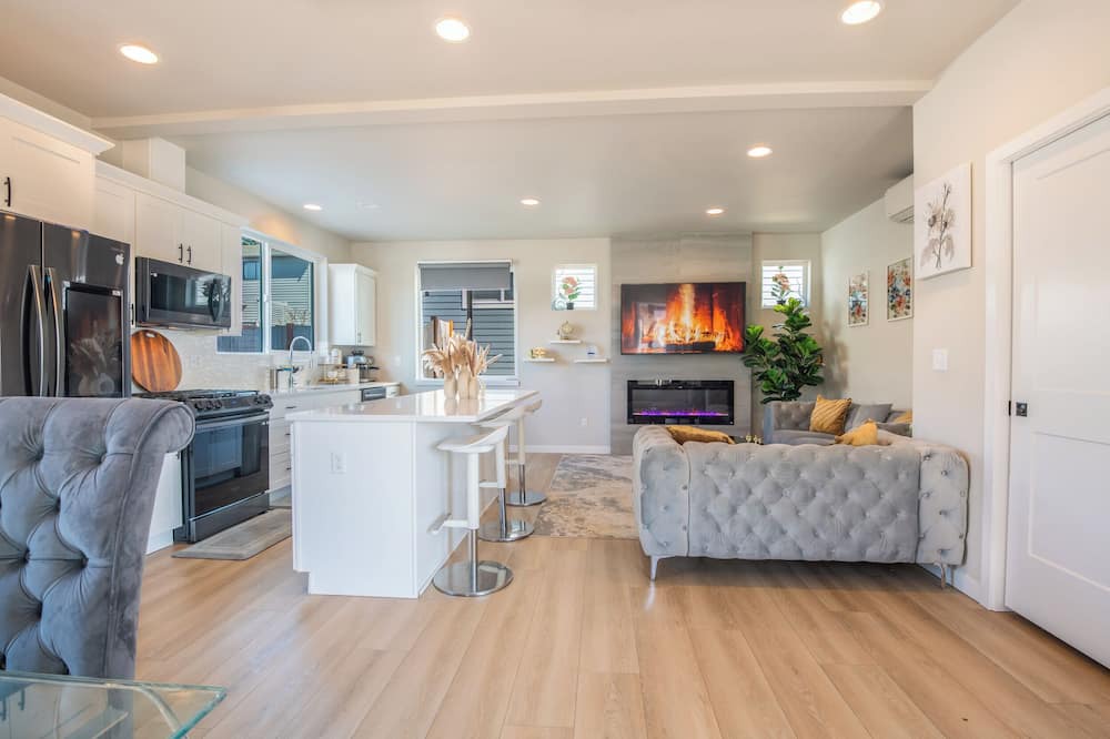 Paine Field-Lake Stickney House | Utopia Luxury Stay - Lynwood