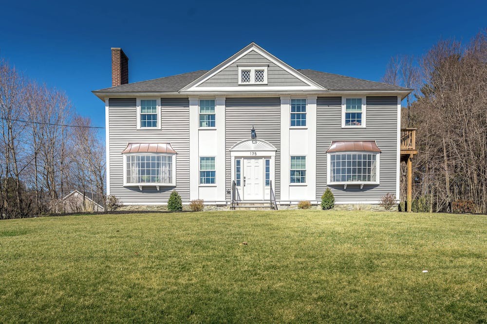 Salem House | Beautiful Colonial Charmer