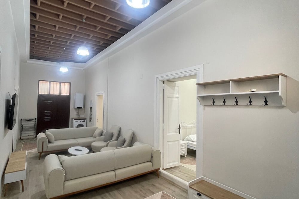Antalya City Centre Apartment | Spacious Large 3-bedroom apartment in Antalya with WiFi, AC, Joint Garden