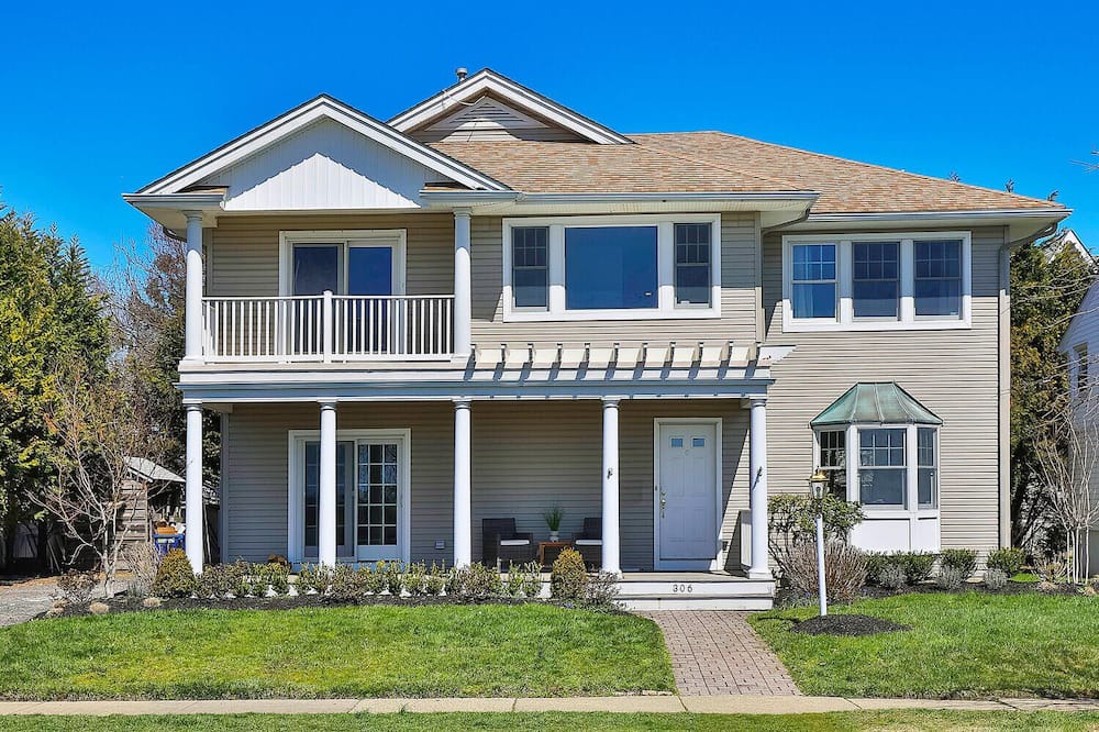 Spring Lake House | Water Views Spacious 5-bedroom house in charming Spring Lake.