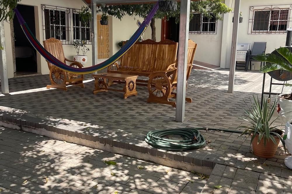La Union House | 3-bedroom house in pleasant La Union with AC, WiFi