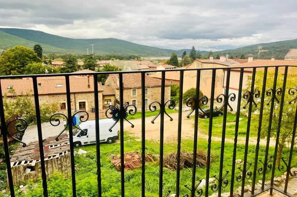 Vinuesa House | Homerez - Charming House in Vinuesa with Garden View