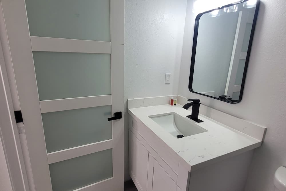 Little Bay Apartment | VIP King room