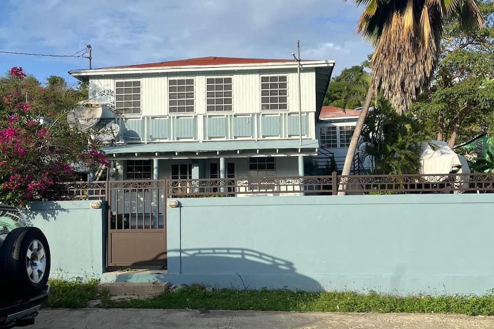 Culebra Pueblo Apartment | Cozy 1-Bedroom Apartment in Culebra – Sleeps 4, Steps from Adventure!