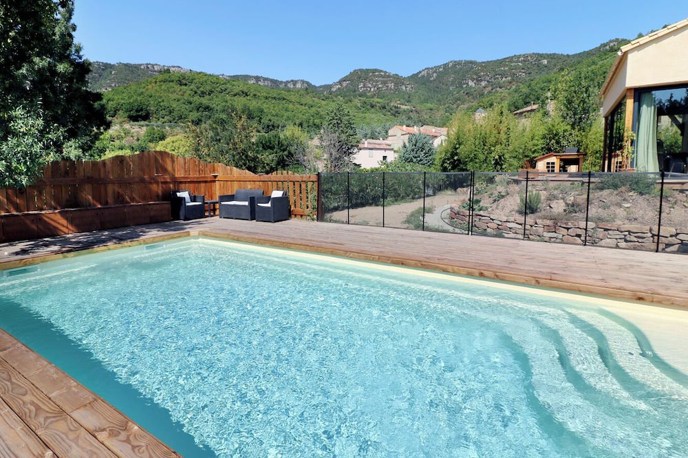 Saint-Privat House | Comfortable gîte in a quiet, green setting. With swimming pool