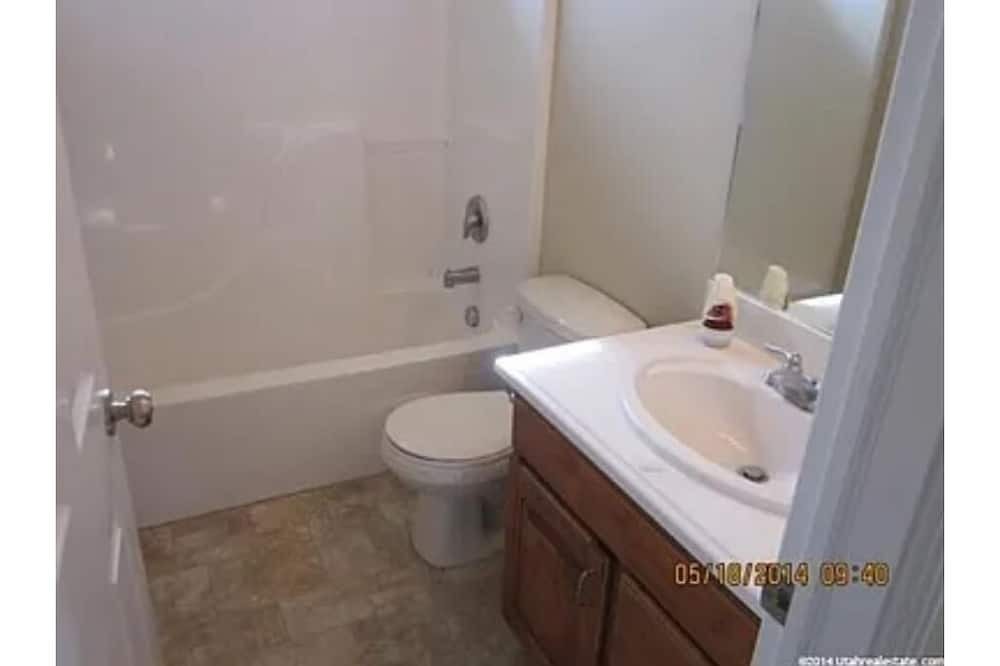 West Haven House | Spacious 5-bedroom house with WiFi, fitness room in wonderful Hooper