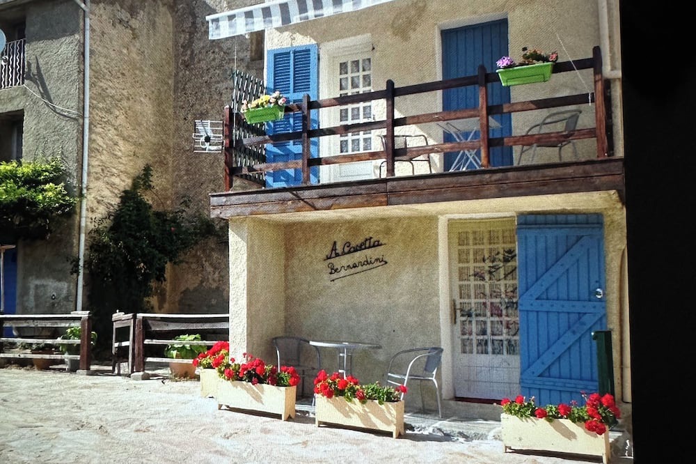 Santo-Pietro-di-Venaco House | A.Casetta Corsica Center
