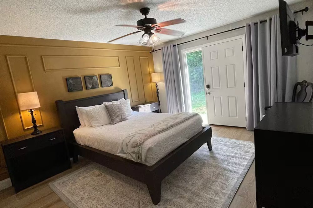 Palm Bay Apartment | A Mini Suite Near It All: Chic and Convenient