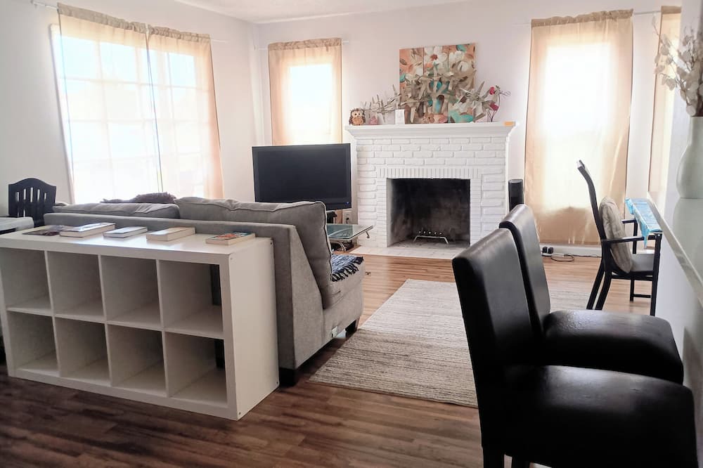 Riverside House | Home in Riverside