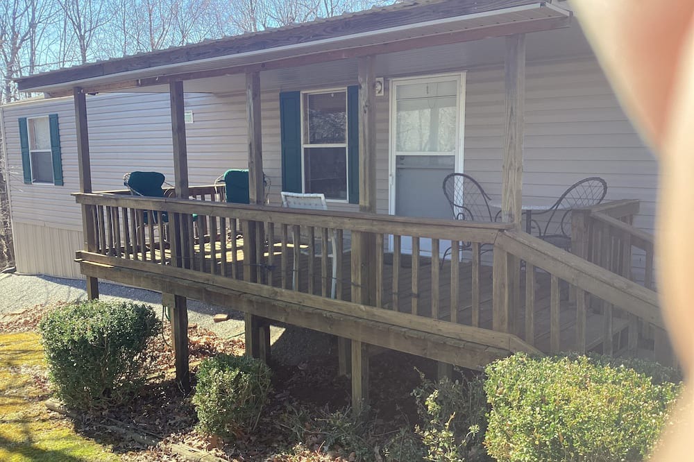 Eddyville House | Charming 2-bedroom mobile home with WiFi, AC in peaceful Eddyville KY.