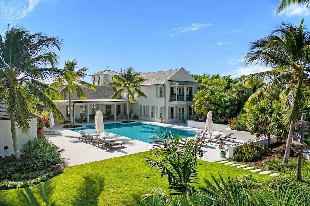 Nassau House | Luxurious Island Retreat in Ocean Club Estates