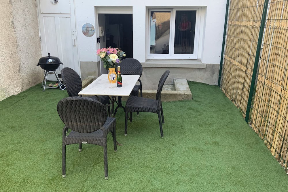 Nouan-sur-Loire Apartment | New apartment with garden in town center, 5 minutes from Château de Chambord