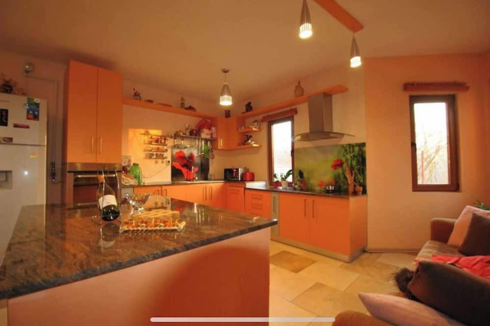 Giarmata Villa | Pink Garden Events Advance Notice Required