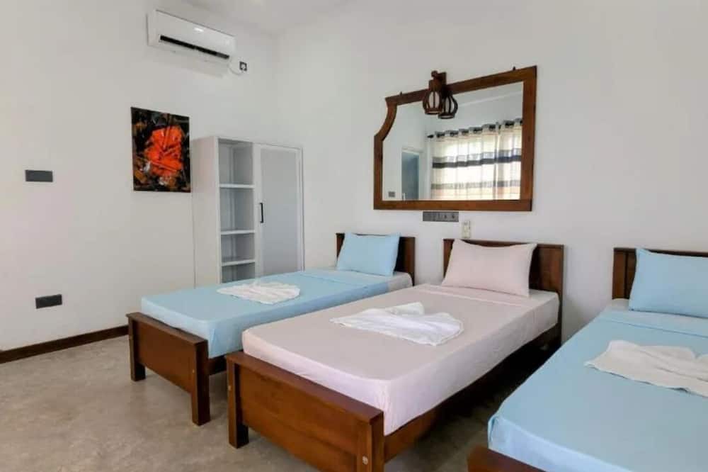 Polhena Bed & Breakfast | Skyy Villa - Standard Triple Room
