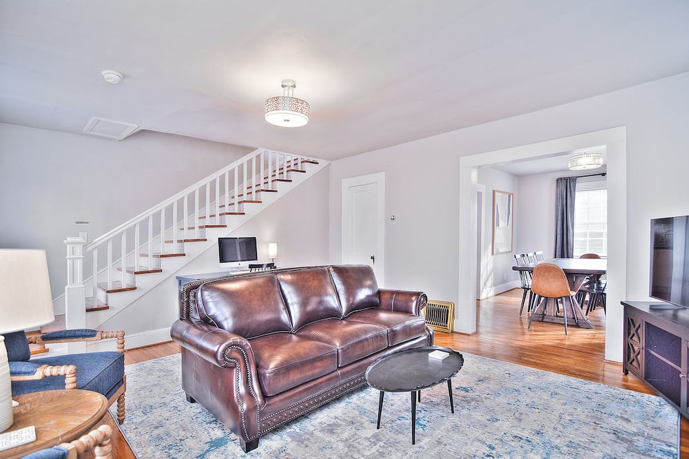 Shelby Apartment | McSwain House #2- Historic, walk uptown, parking!
