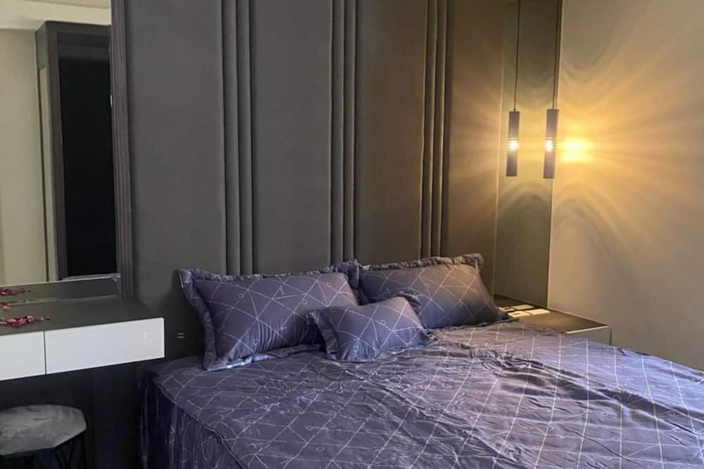 Zuoying District House | 【左營舒適兩房｜近蓮池潭・瑞豐夜市・巨蛋｜交通便利・家庭友善】nnn開放式客廳與廚房空間，方便料理nn鄰近蓮池潭、瑞豐夜市、高雄巨蛋，夜市與演唱會活動唾手可得