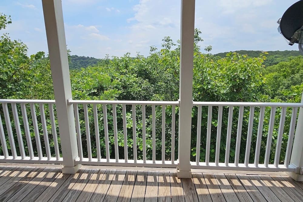 Davis Cabin | The Most Beautiful Views in Turner Falls