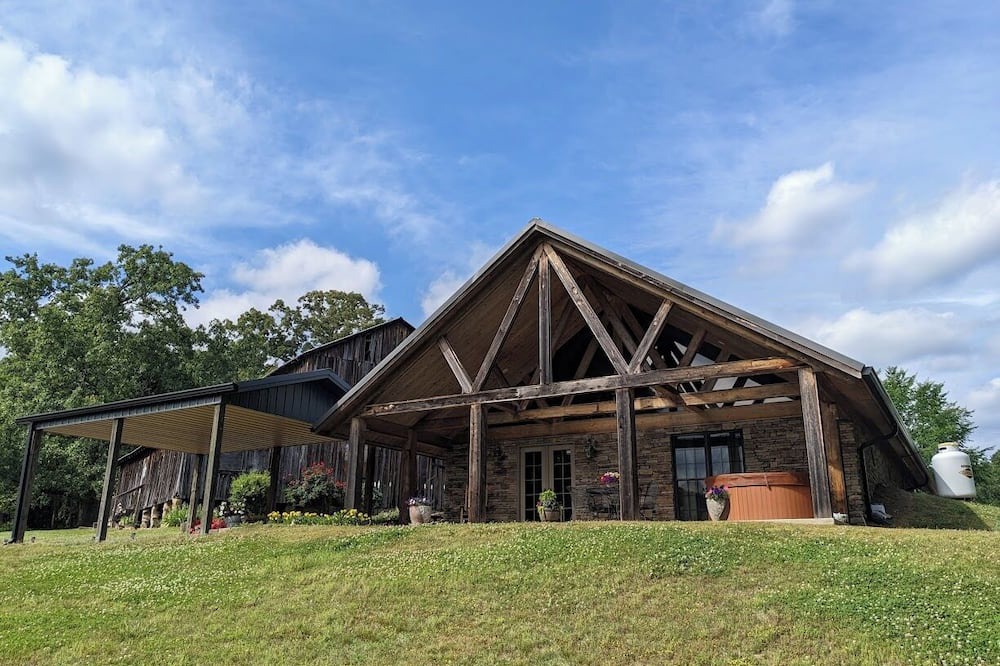 Ruffin Cabin | Charming 2-bedroom cabin with Hot Tub in quaint Reidsville, NC