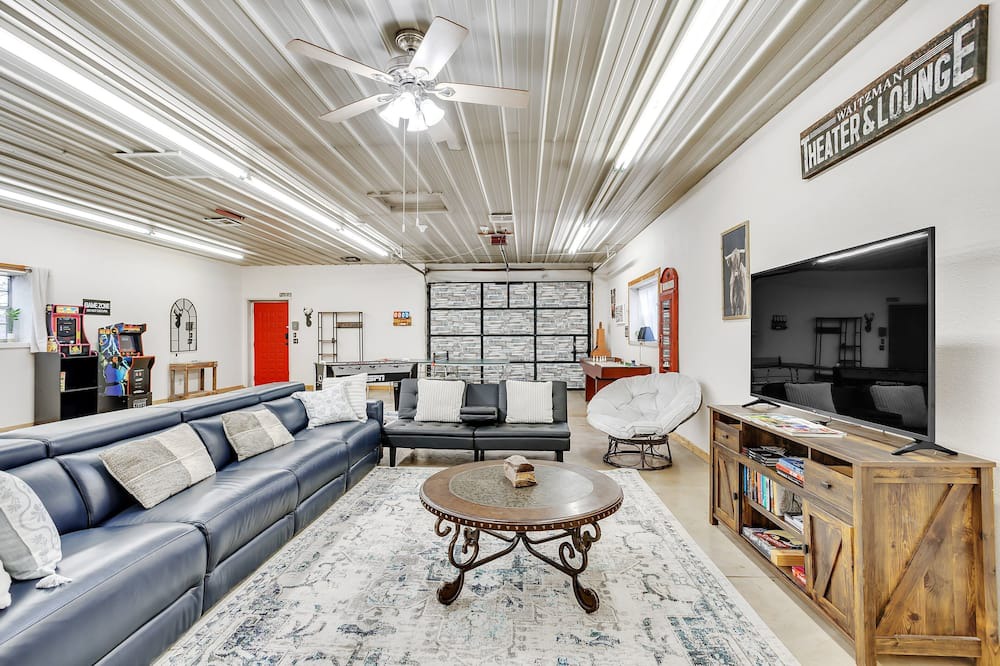 Stillwater House | NEW! HUGE Game-Room Style Barndo