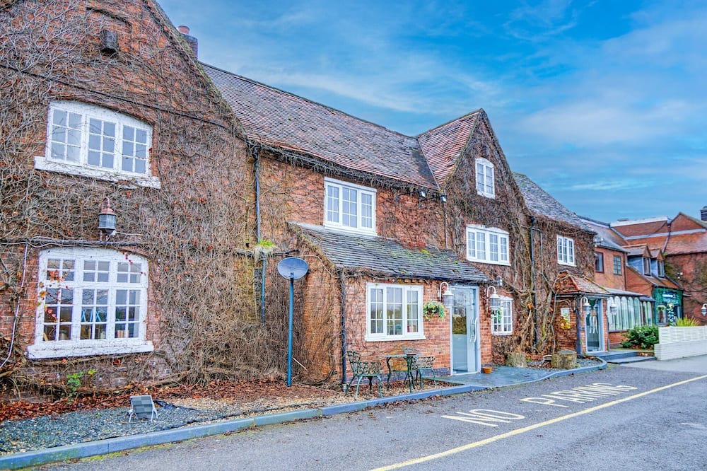 Hanmer Apartment | Warwickshire Park Hotel Kenilworth by Belvilla