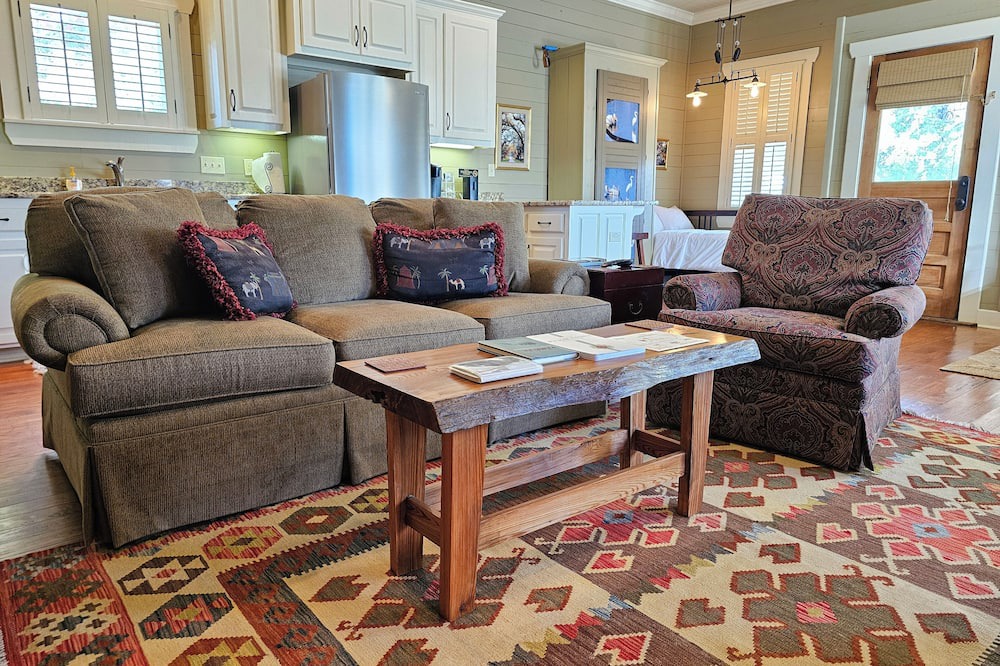 St. Francisville Cottage | Ayres Cottage by Louisiana Hospitality Group
