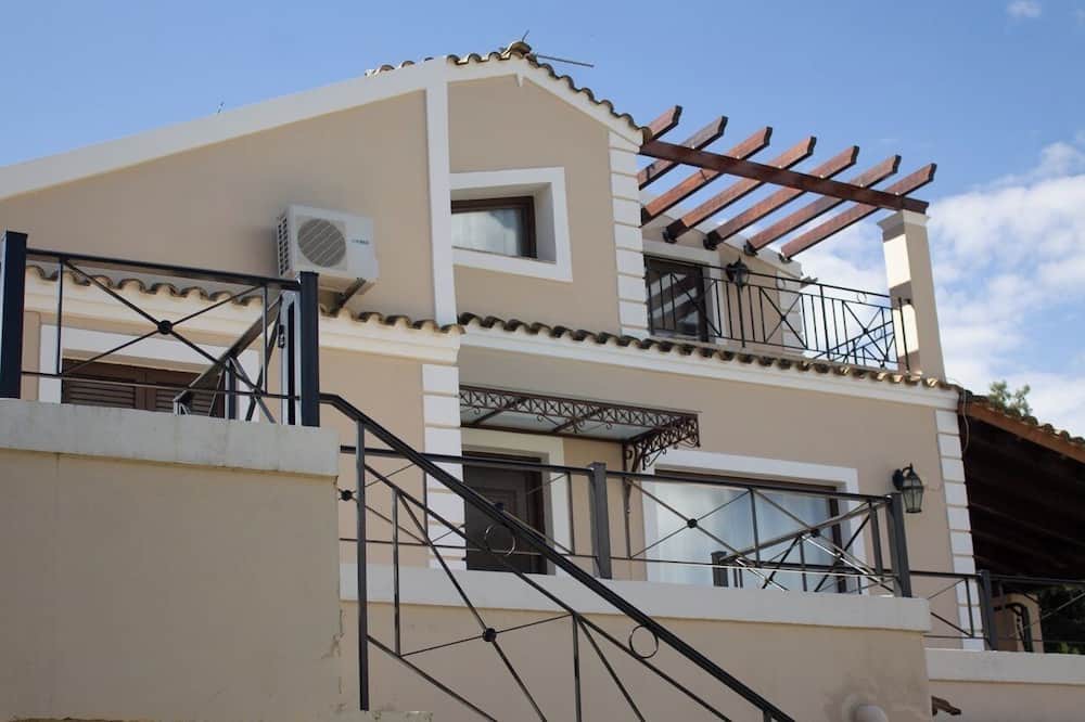 Dafnata Villa | Noradia. Corfu villa near Achilleion palace. Private beach at 1,5Km.