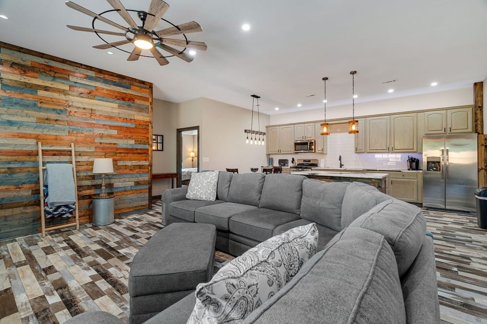 Bellmore House | Raccoon Lake Retreat