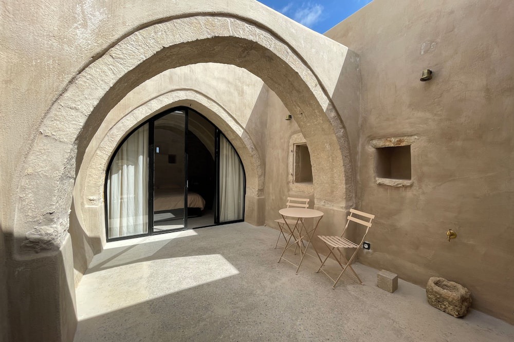Kithira Apartment | The Arch House