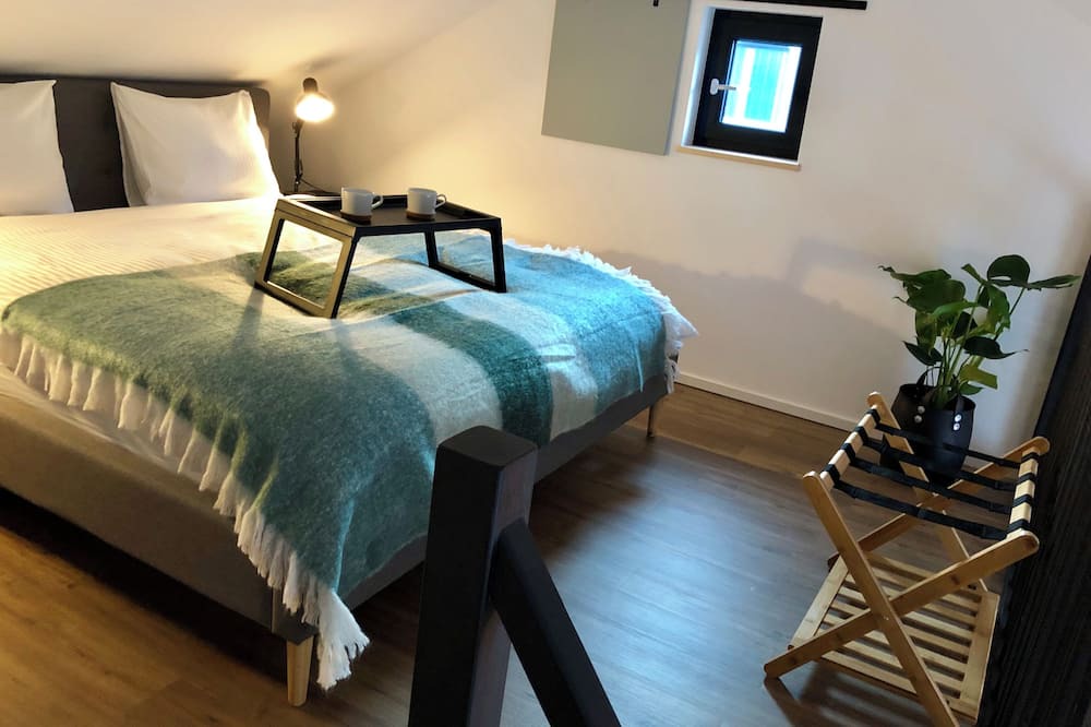 Heerlen Apartment | Apartment in south Limburg for two people in old school with sunny garden
