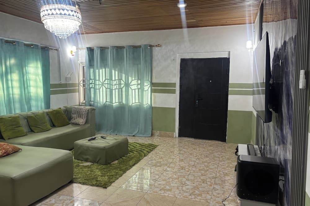 Accra House | Hilltop oceanic view