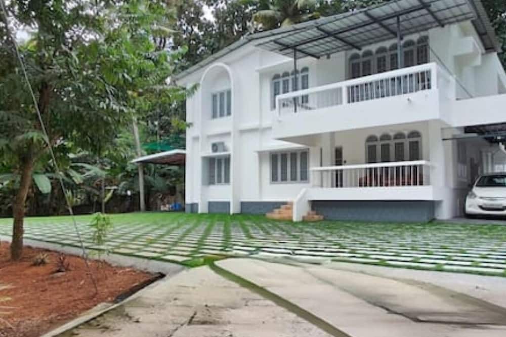 Kottayam House | Genesis Spaces Upper 8 guests