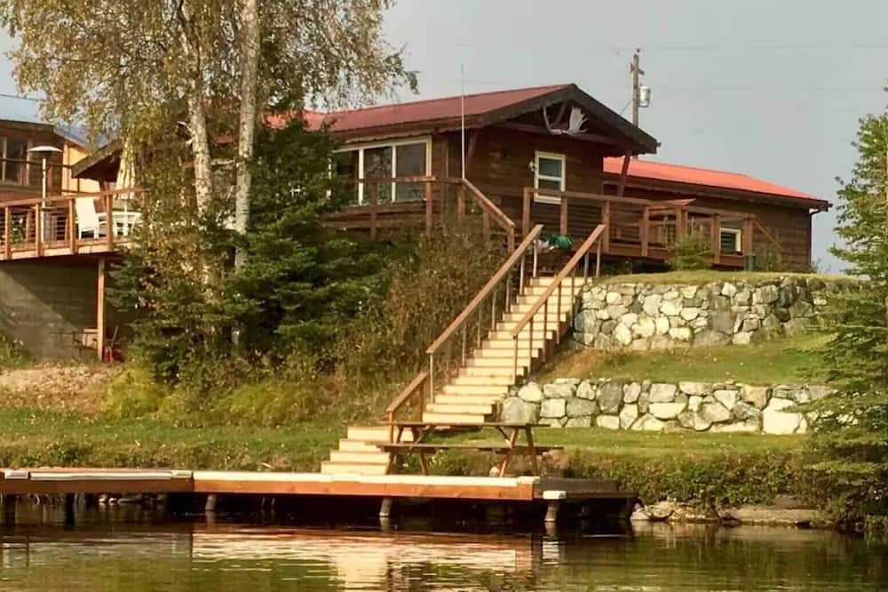 Big Lake House | 2-bedroom Waterfront Home on Beautiful Big Lake Alaska