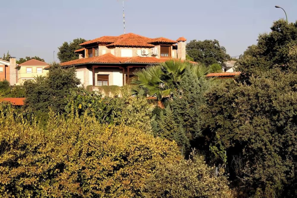 Santa Cruz del Retamar Ski Chalet | An environment where you can enjoy nature, on the banks of the Alberche River