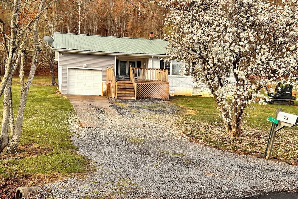 Millboro House | Charming 2-bedroom house near Millboro/Clifton Forge VA with WiFi