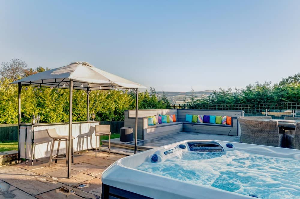 Fence House | Woodland Retreat - 7 Bed/Hot Tub - Ideal for Hen Parties & Other Celebrations