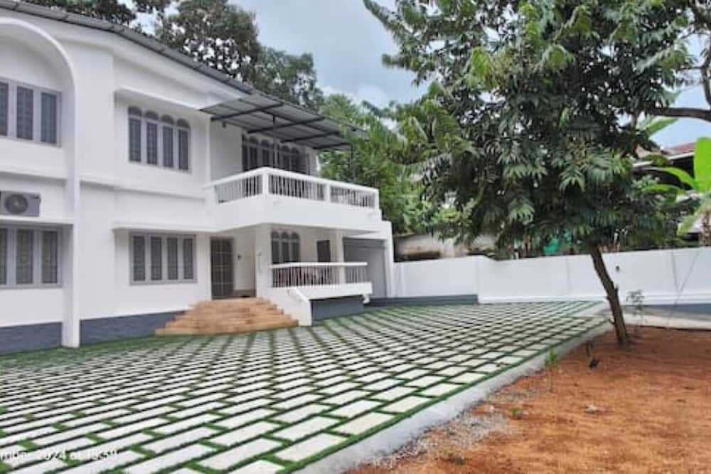 Kottayam House | Genesis spaces AC upto 4 guests Kottayam