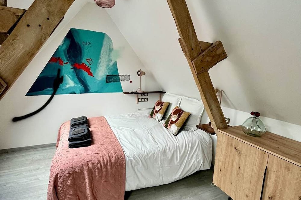 La Madelaine-sous-Montreuil Apartment | Gîte Abel, sleeps 4