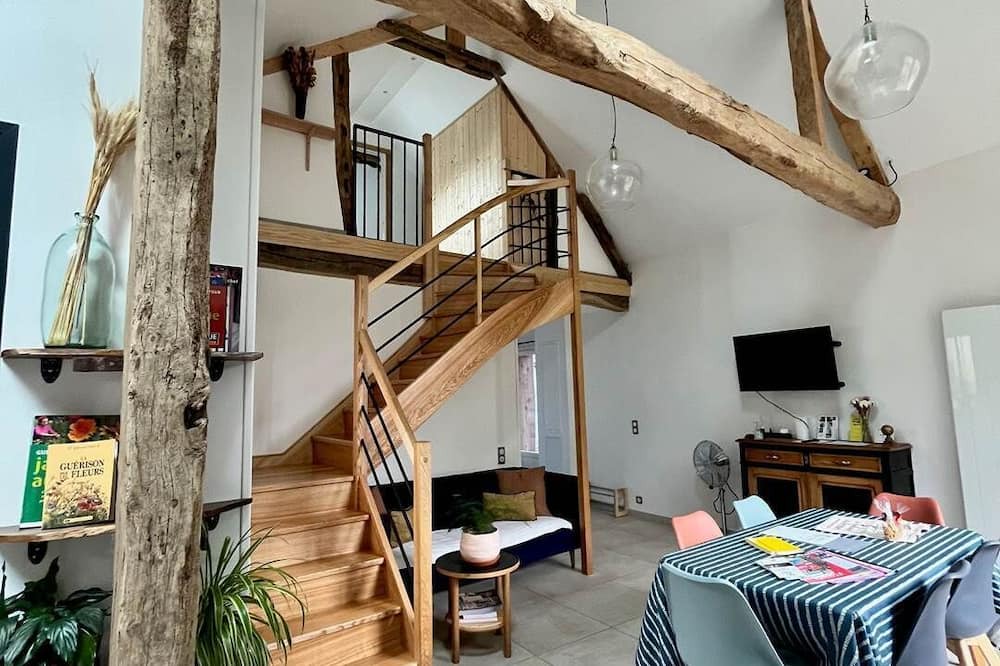 La Madelaine-sous-Montreuil Apartment | Gîte Nina, 5 persons